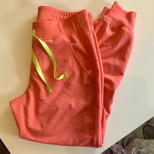 FIGS Zamora jogger - hot coral